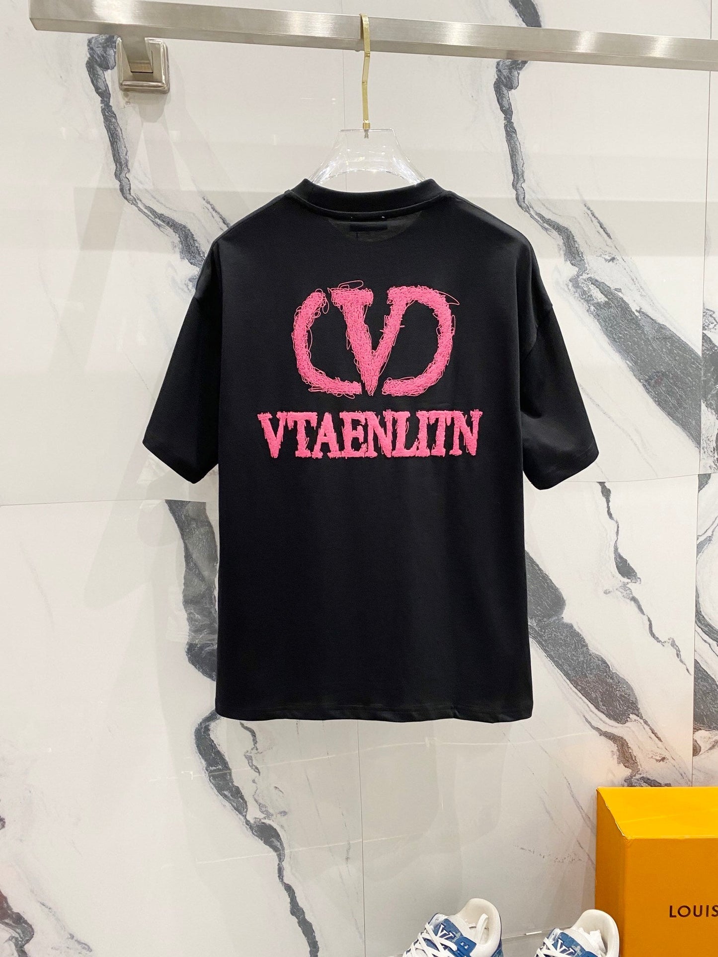 V - TSHIRT