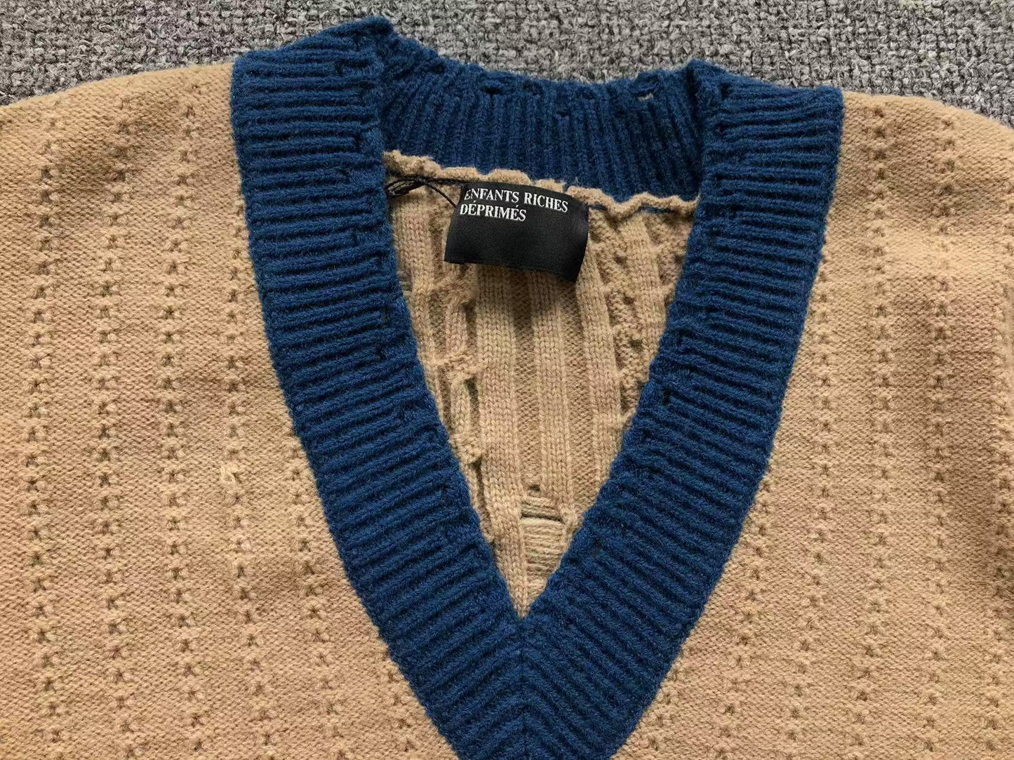 E - SWEATER