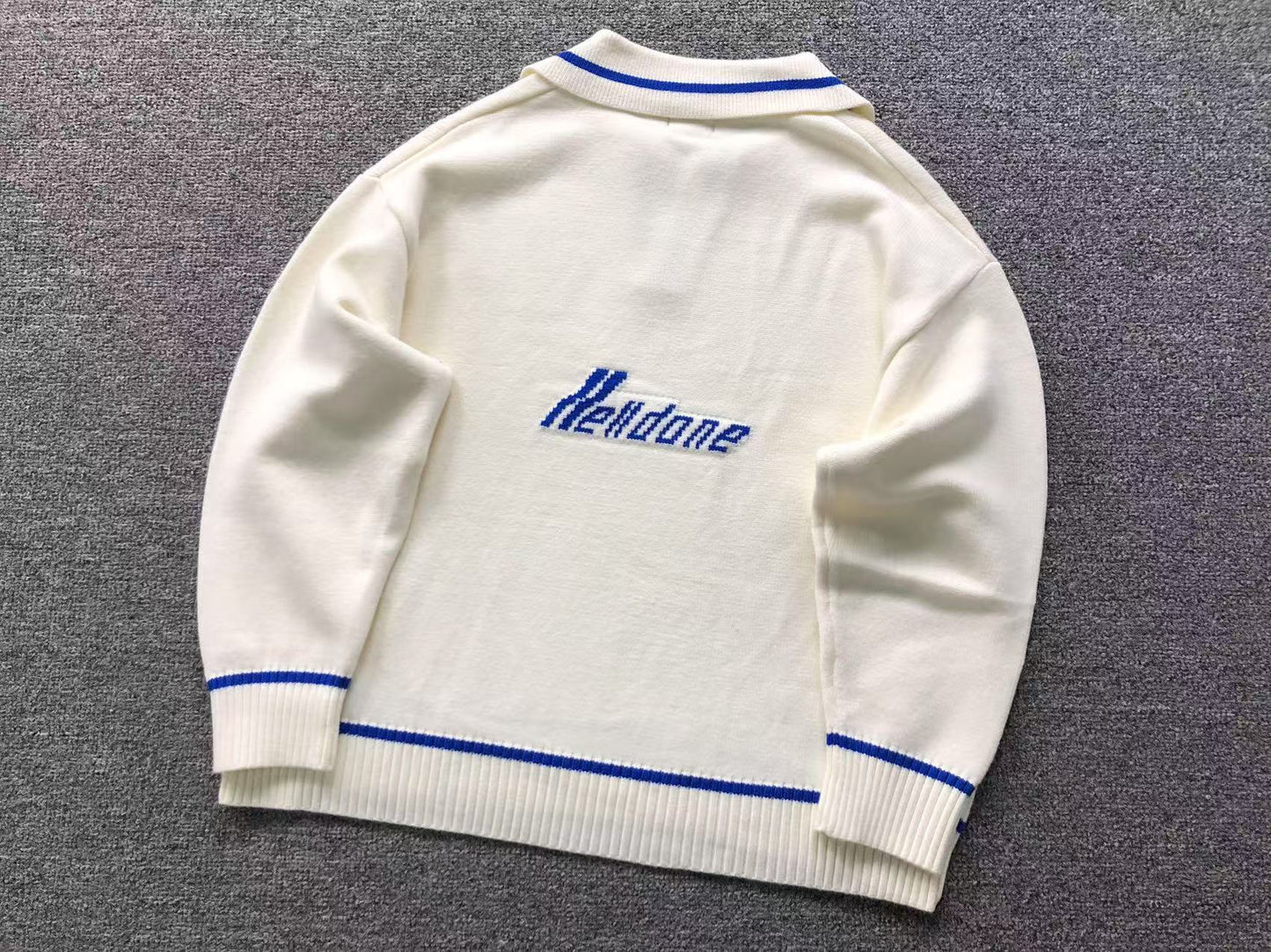 W - SWEATER