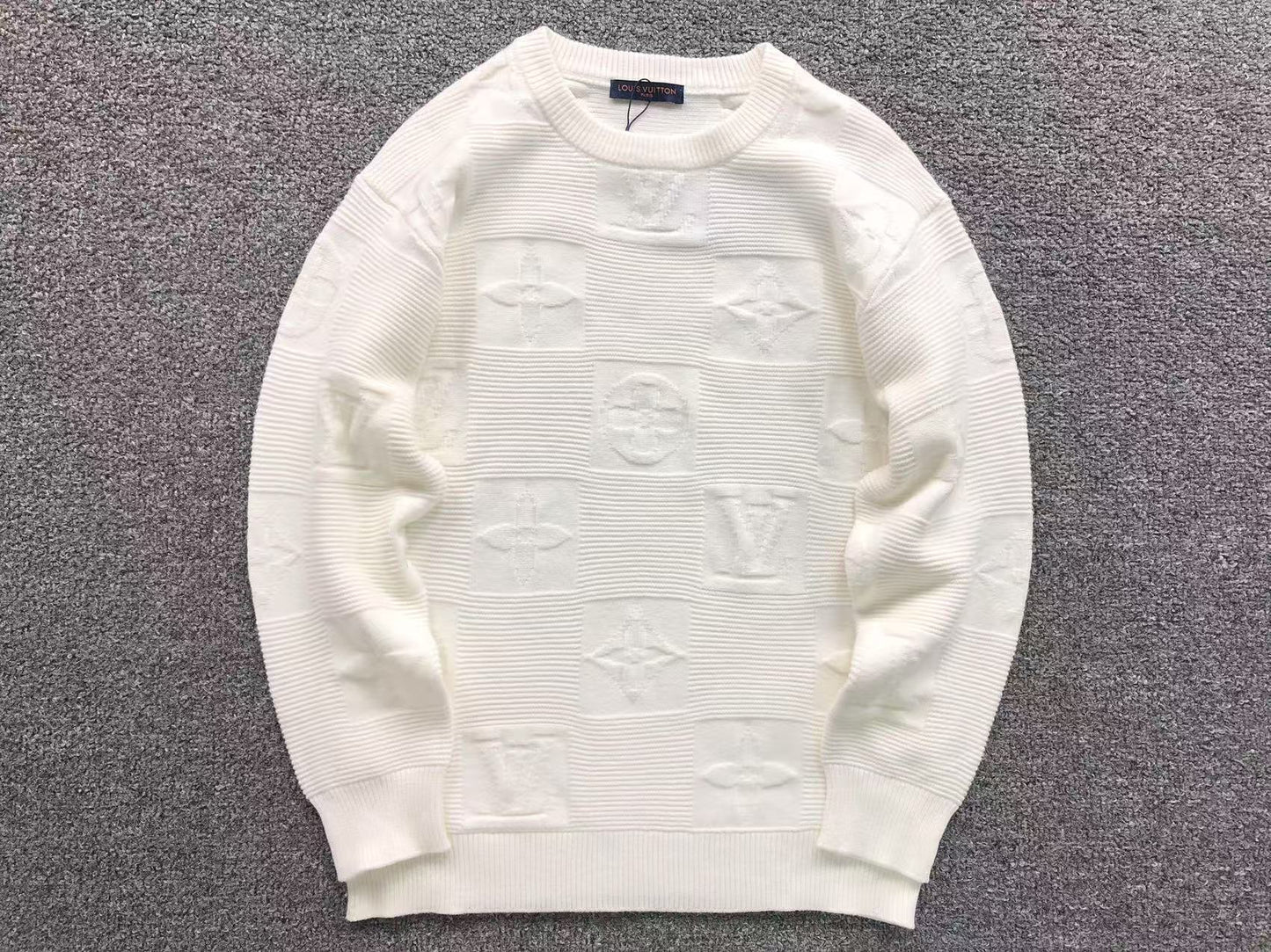 L - SWEATER