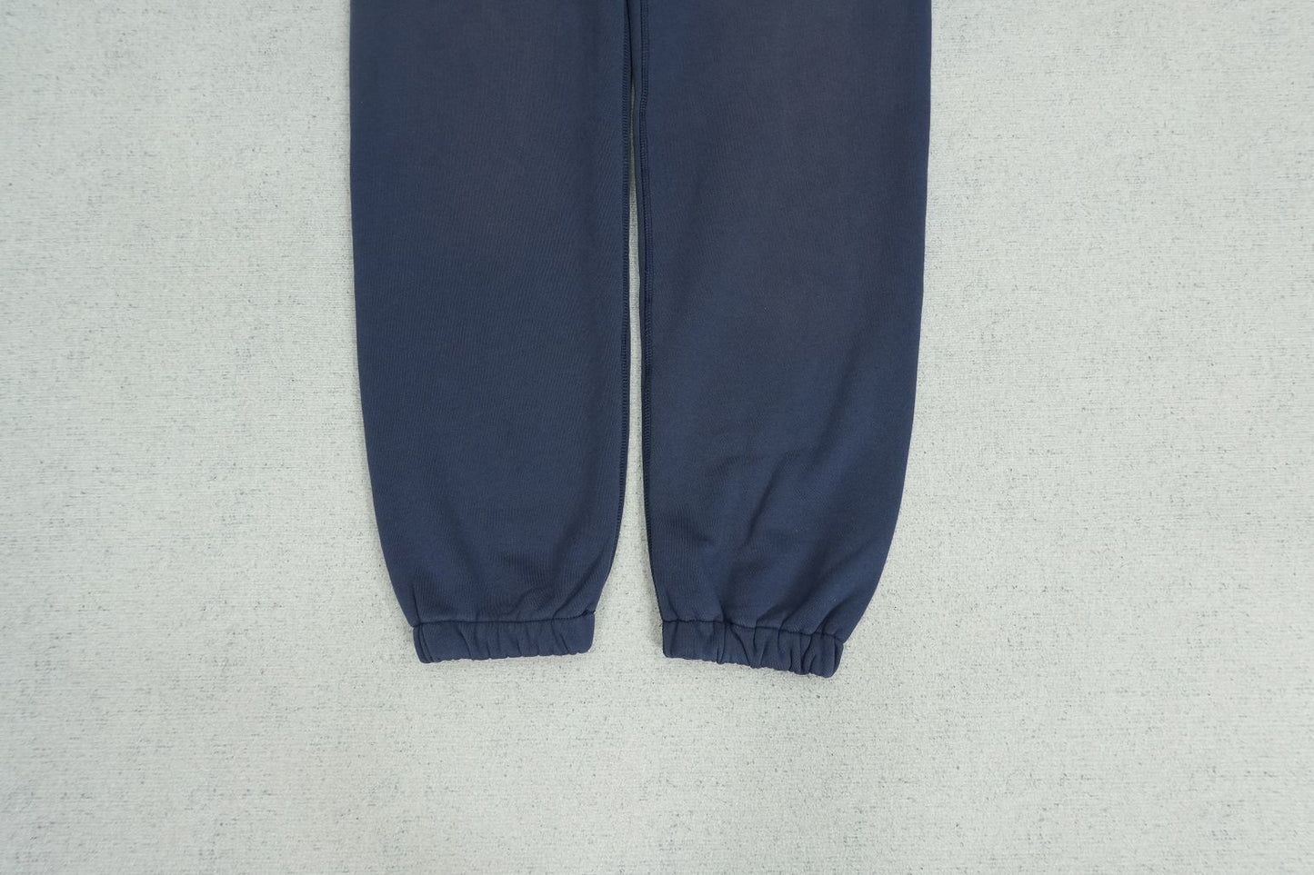 S - SWEATPANTS