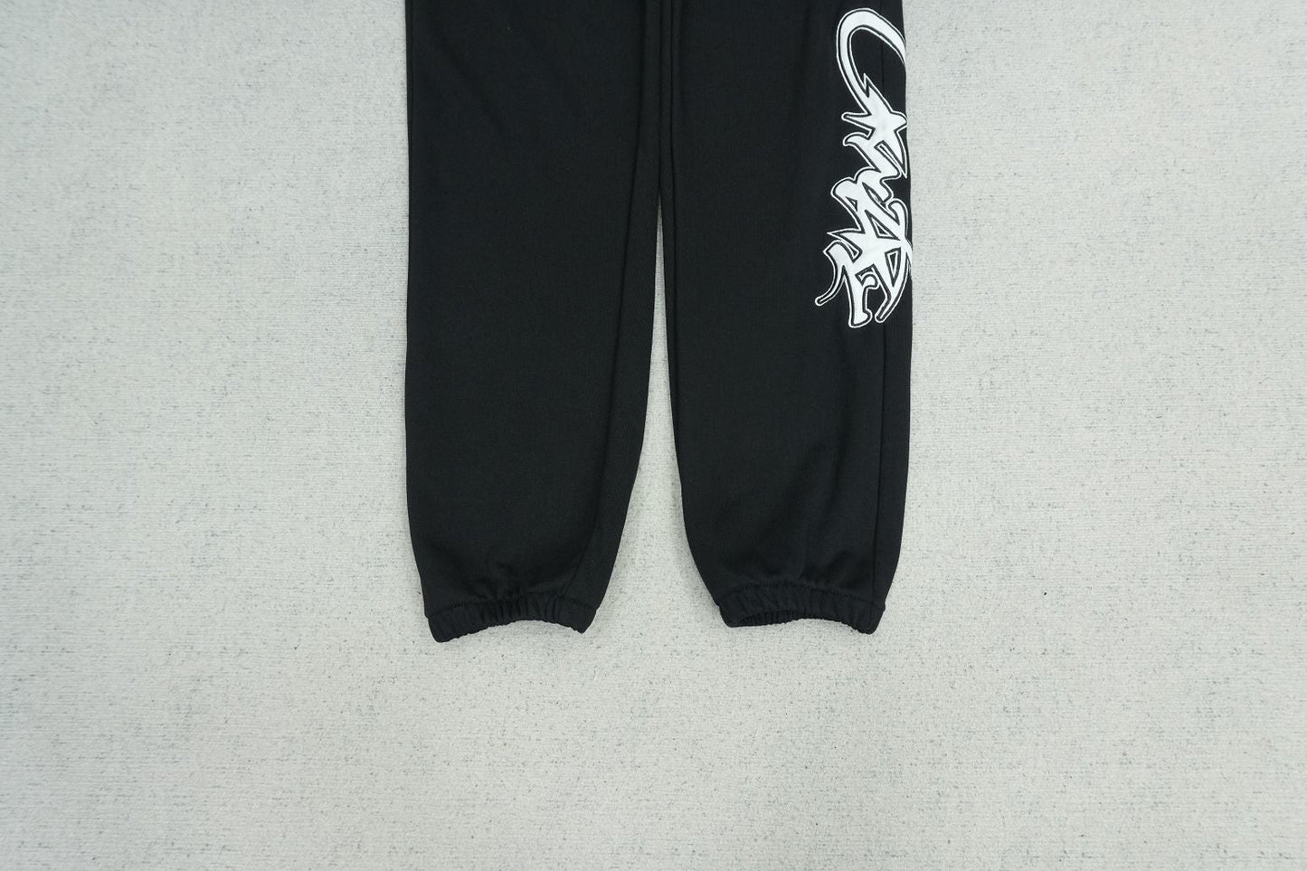 C - SWEATPANTS