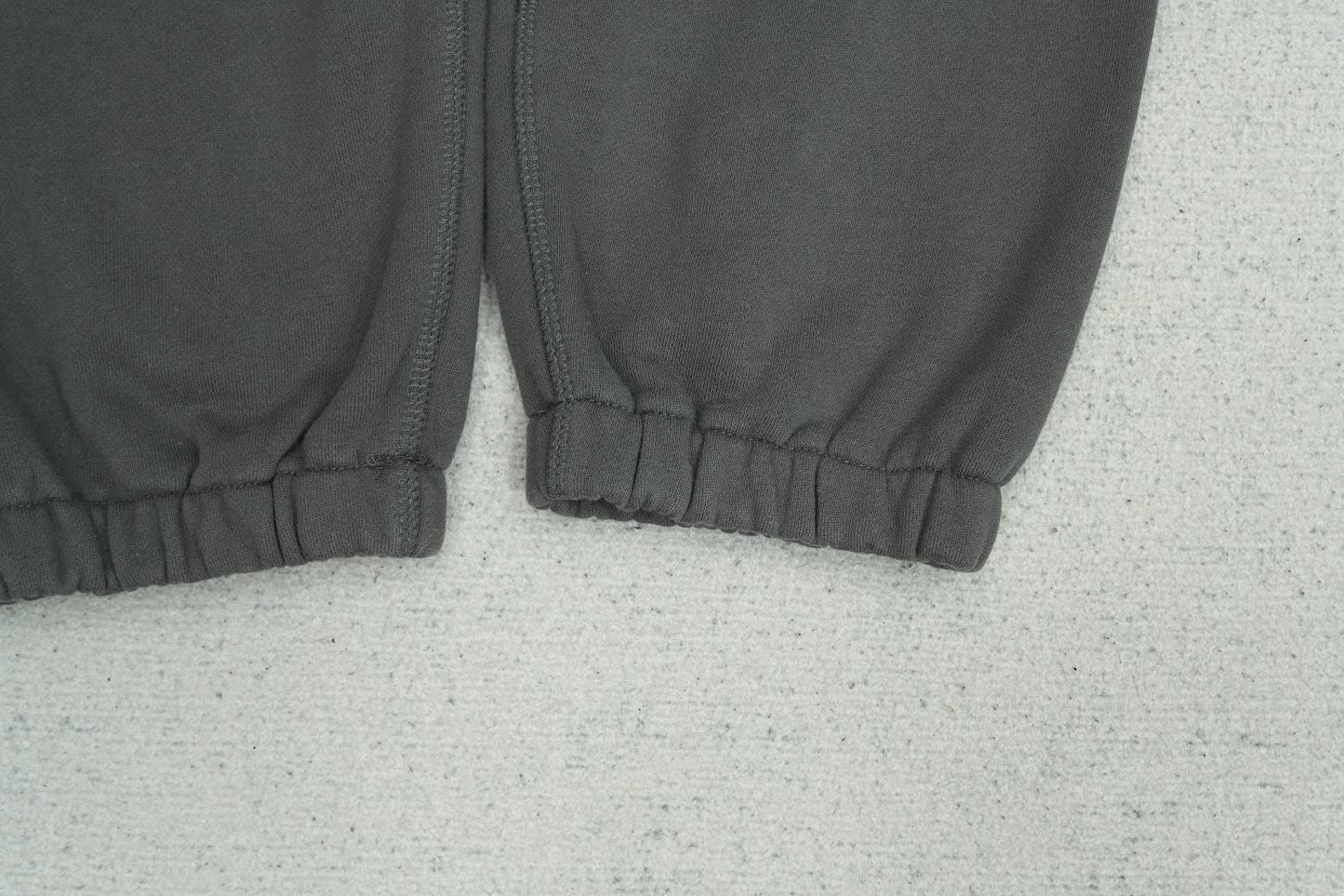 S - SWEATPANTS