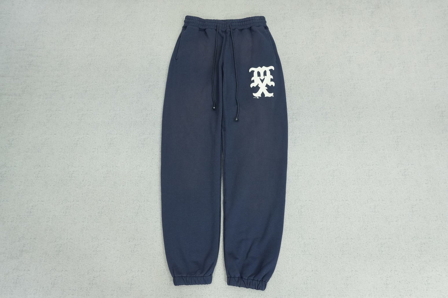 S - SWEATPANTS