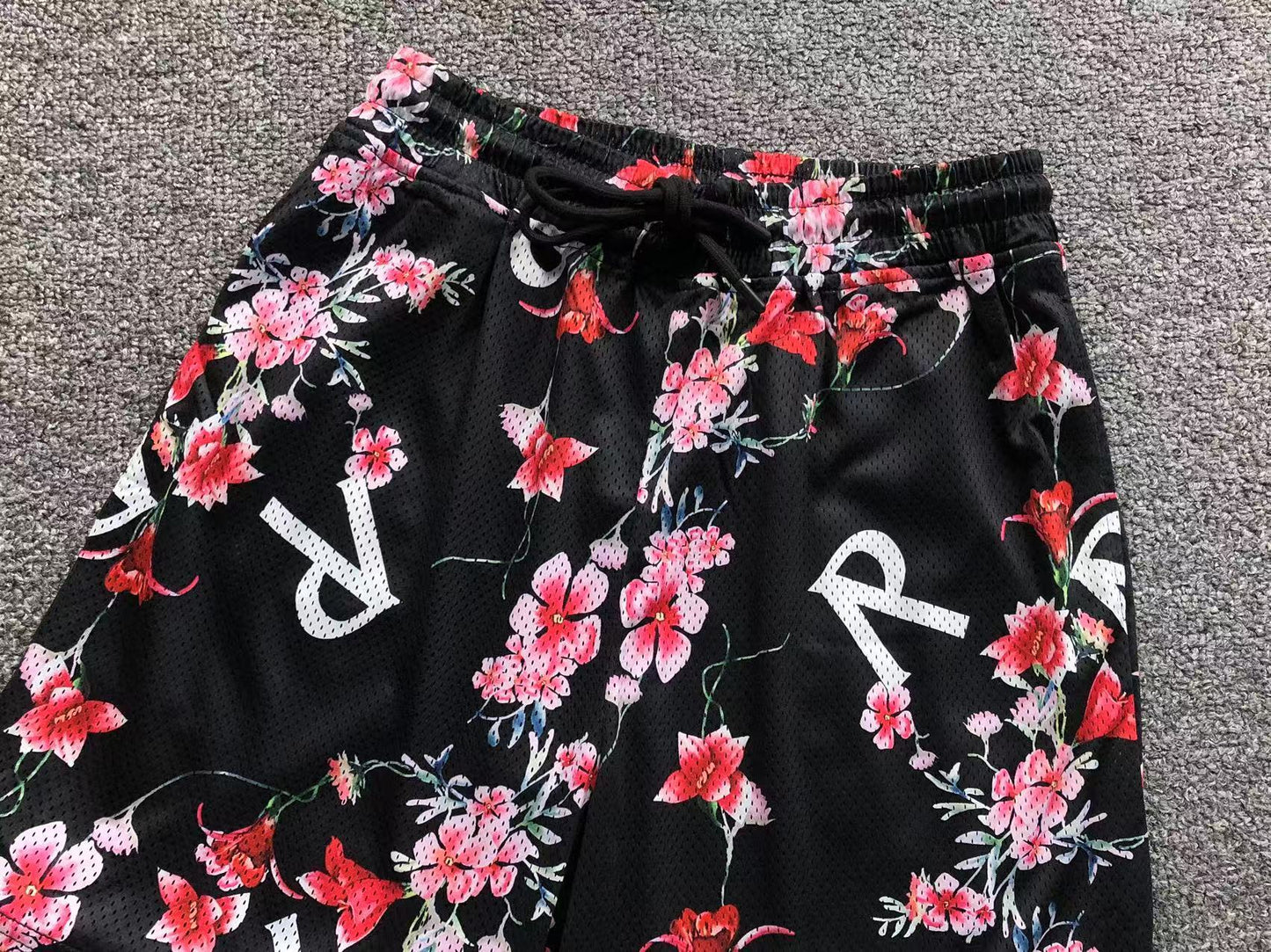 R - SHORTS