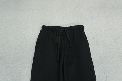S - SWEATPANTS