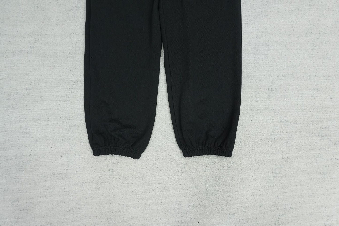 T - SWEATPANTS