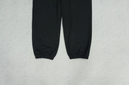 T - SWEATPANTS
