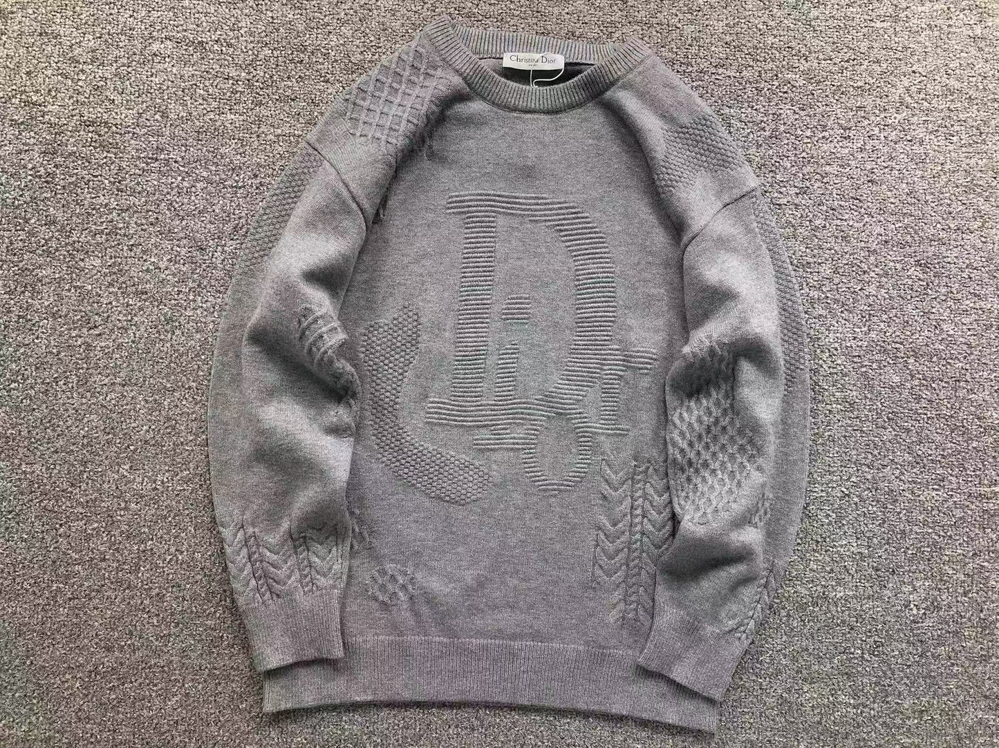 D - SWEATER