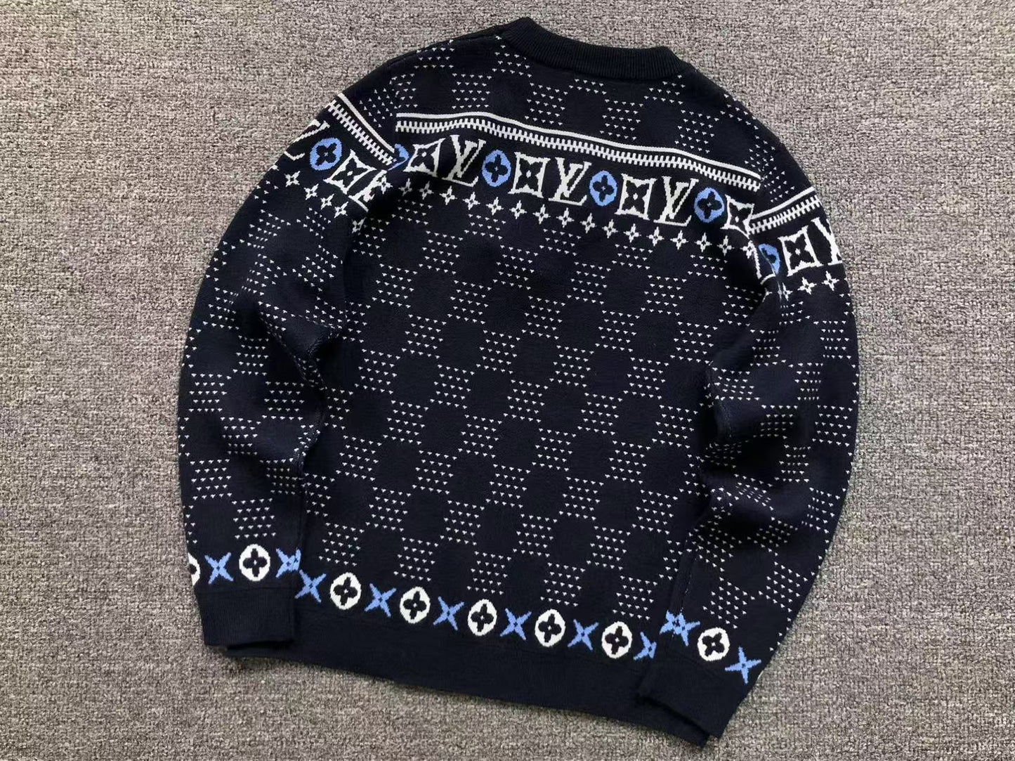 L - SWEATER