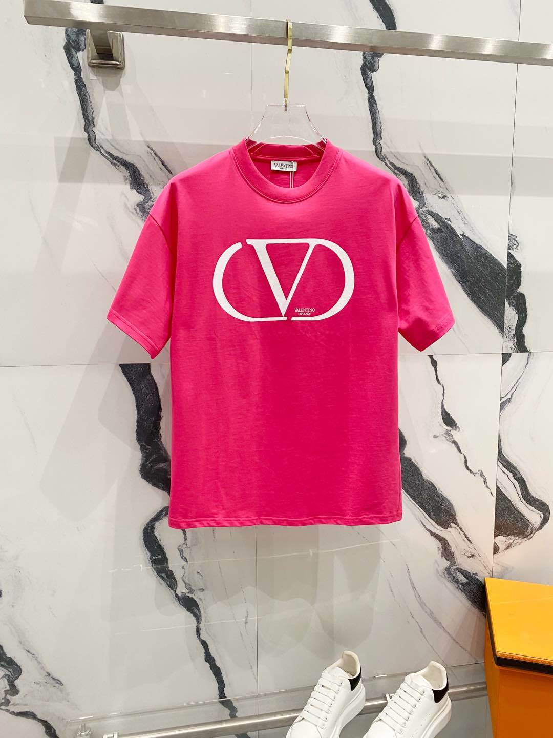 V - TSHIRT