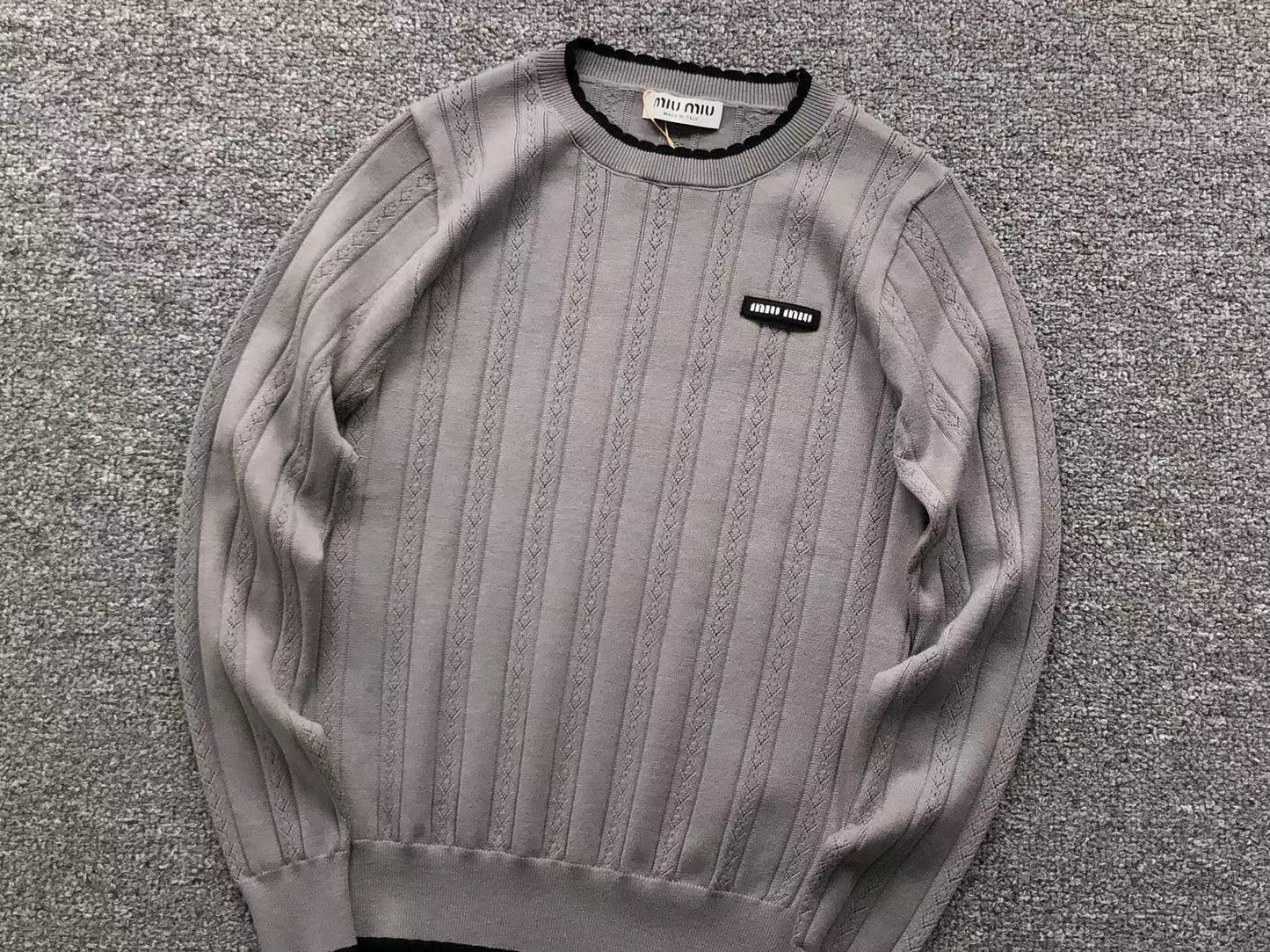 M - SWEATER