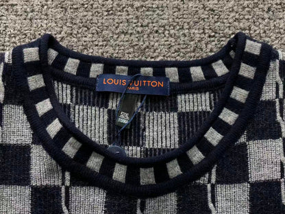 L - SWEATER
