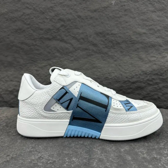 V - SNEAKERS