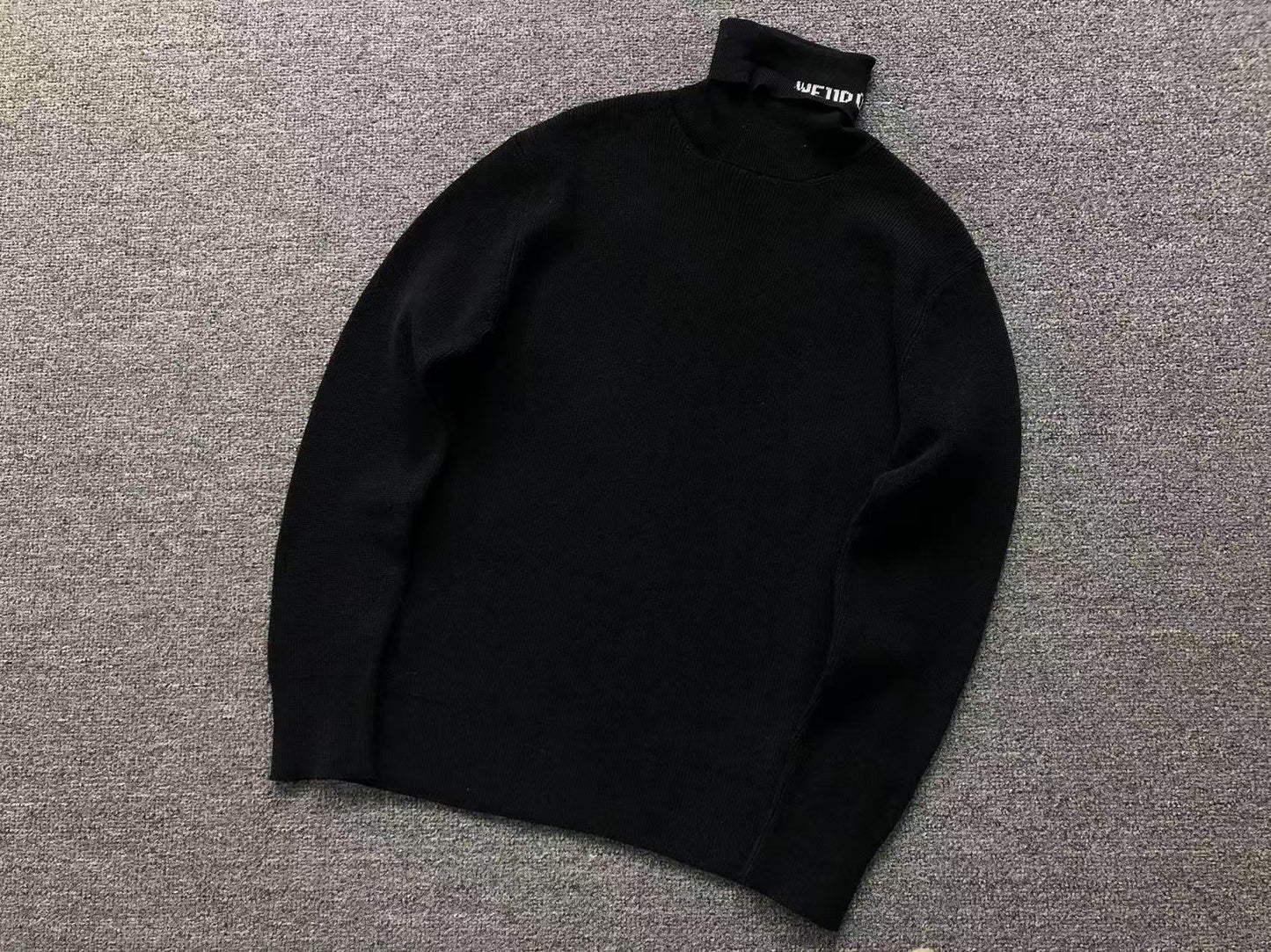 W - SWEATER